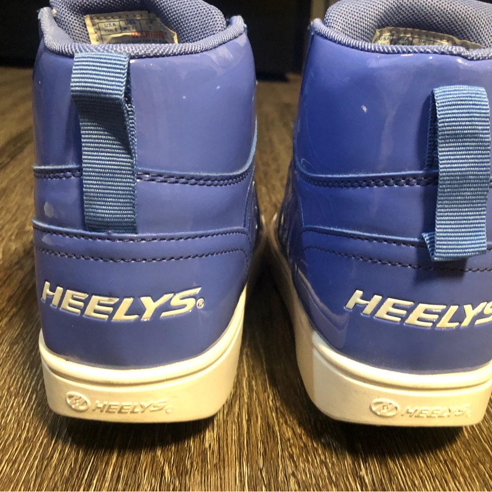 Patent blue Heely’s! Youth size 6/Women’s size 7.